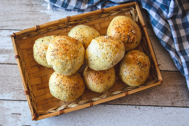 How to Make Homemade Everything Bagel Buns